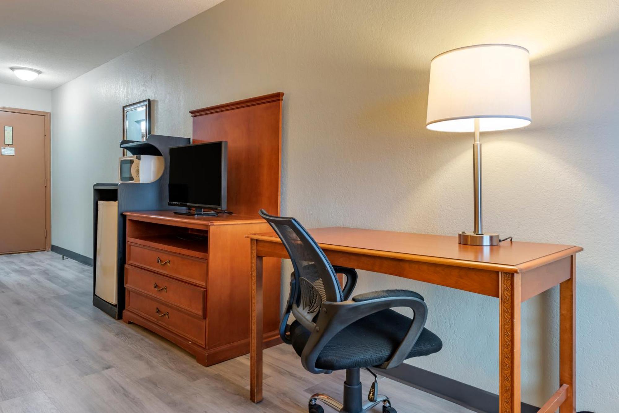 Lodge Baymont By Wyndham In *