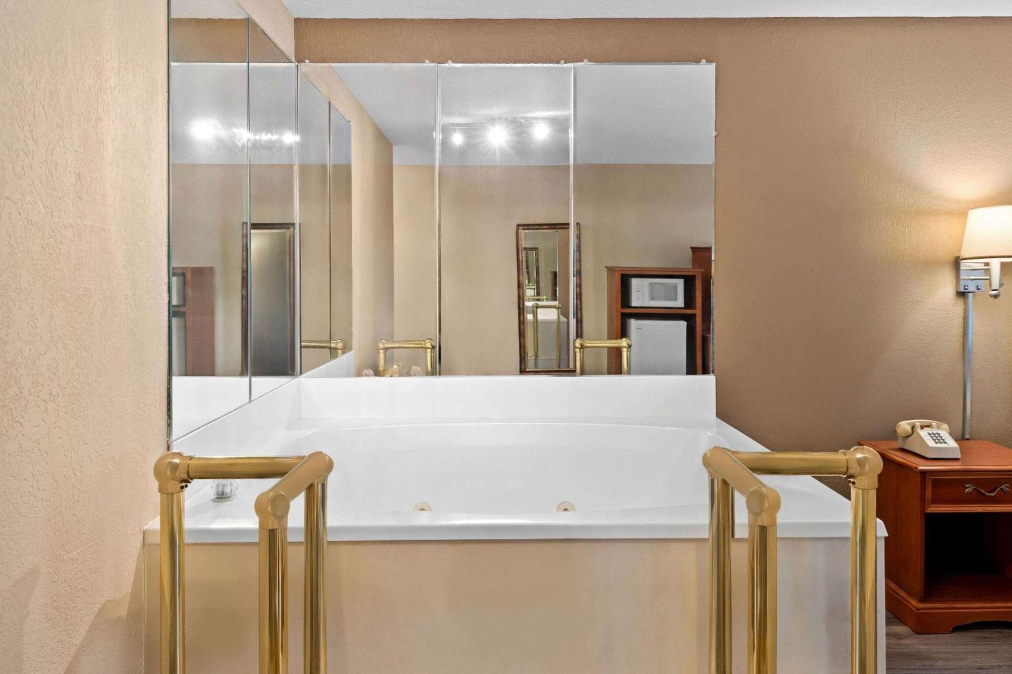 Baymont By Wyndham In Lodge Lebanon