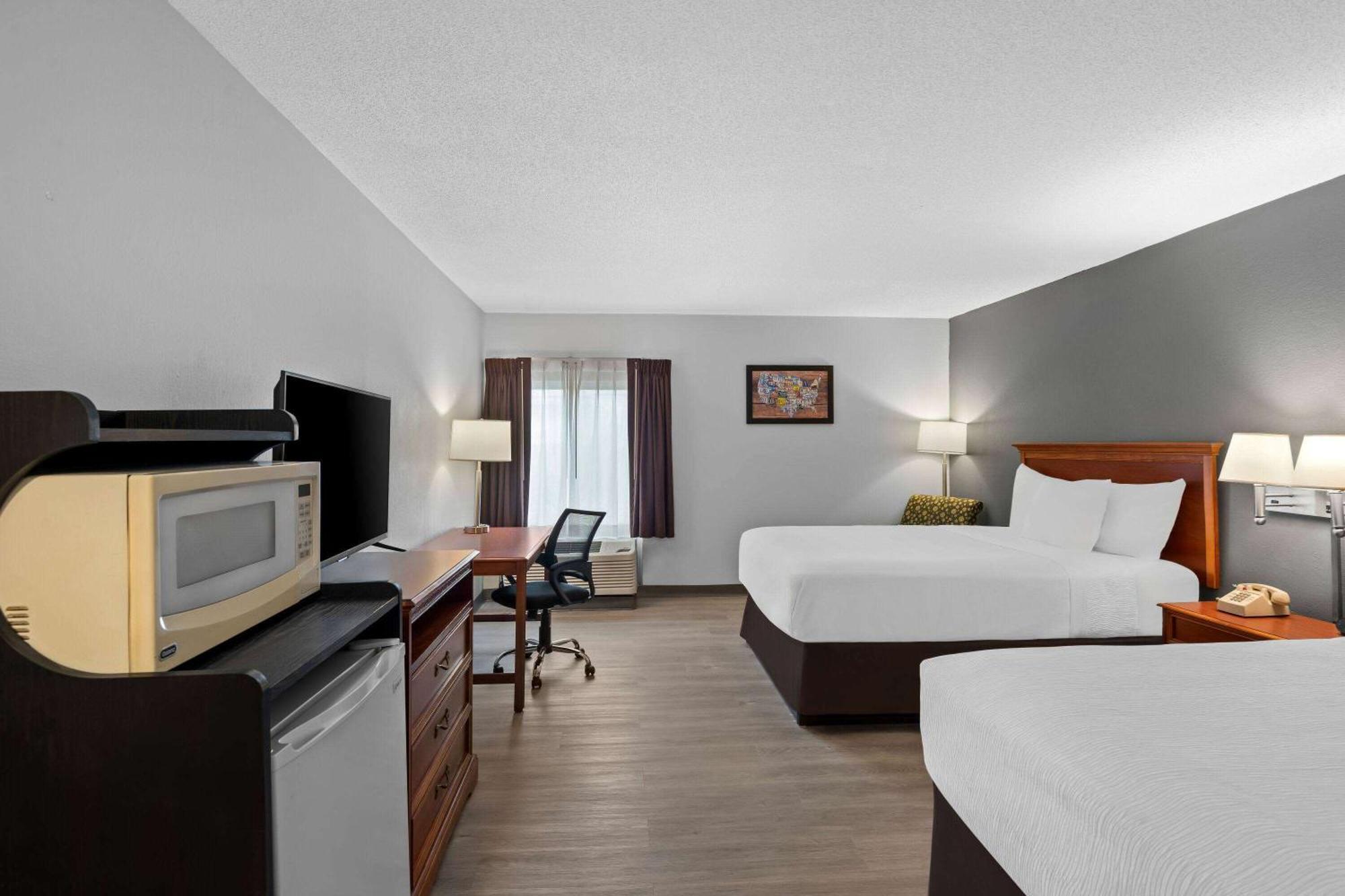 Lodge Baymont By Wyndham In Lebanon